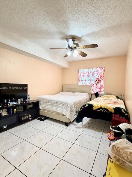 Building Photo - 305 W 68th St