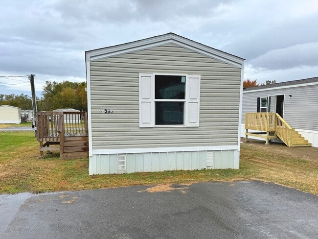 Primary Photo - 565 Travis Wy