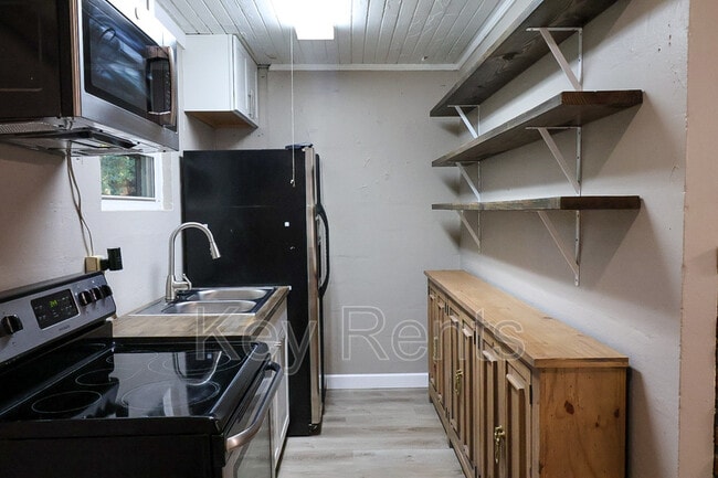 Building Photo - 9759 Cove Ave