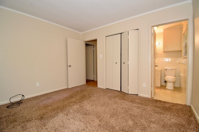 Building Photo - 3 Bedroom with Fenced in Backyard and Shop!