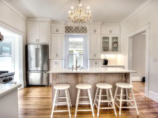 Building Photo - 3 Bedrooms, 2 Bathrooms - Home close to Downtown Rome!