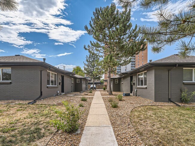 Building Photo - Hale neighborhood duplex with a large pati...