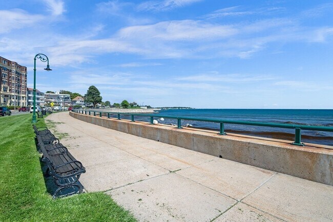 Building Photo - 300 Lynn Shore Dr