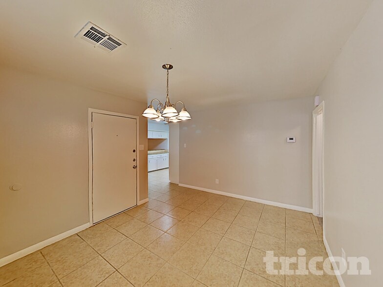 Building Photo - 411 E Carby Rd