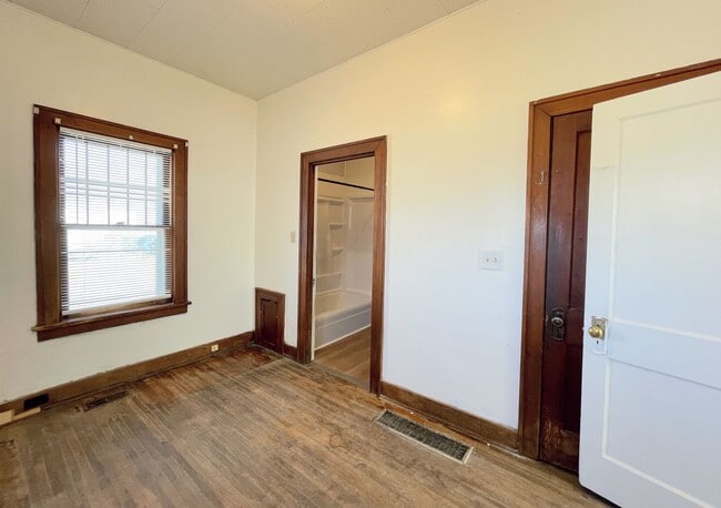 Building Photo - 3 bed in Nickerson with large fenced yard