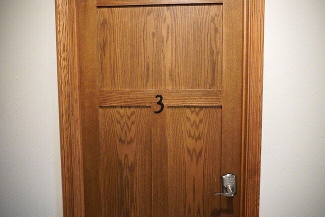 Building Photo - 1 Bedroom 1 Bath Apartment Available- All Utilities Included