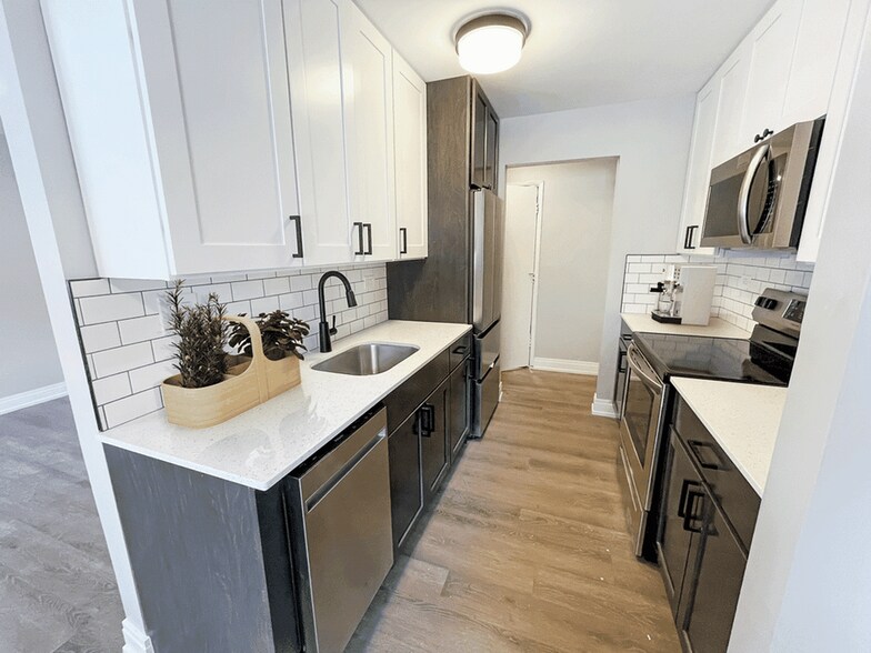 Building Photo - 5650 N Sheridan Rd