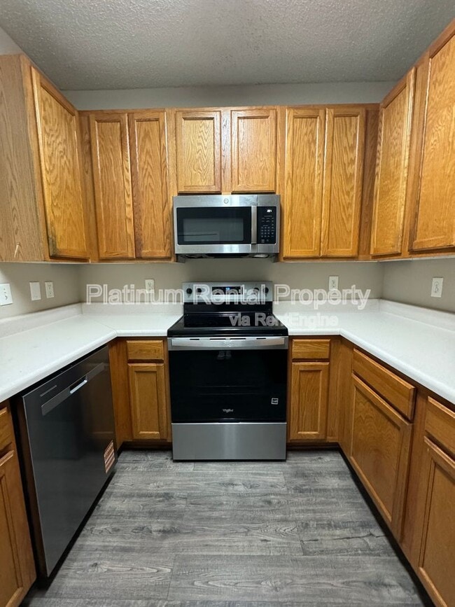 Building Photo - 4885 Robinson Square Dr