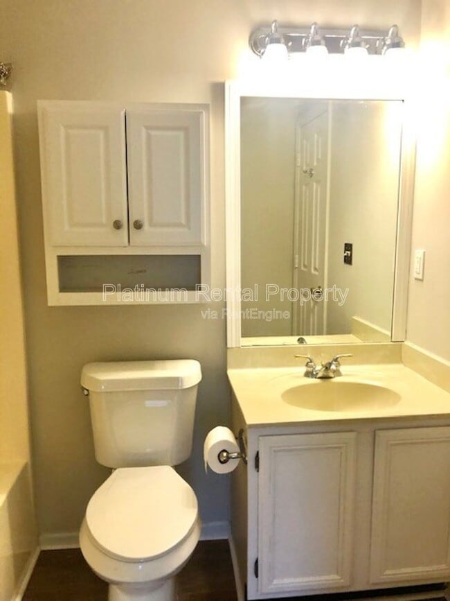 Building Photo - 6574 Meadow Green Cir