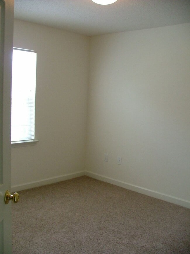 Building Photo - 183 Clusters Cir