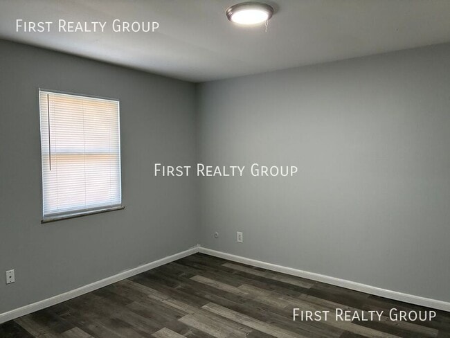 Building Photo - 305 N Broadway-#8