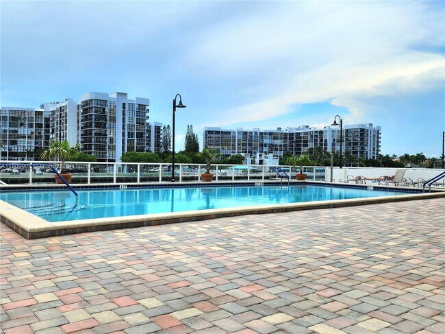 Building Photo - 3000 S Ocean Dr