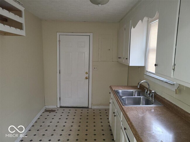 Building Photo - 416 N Linwood Ave