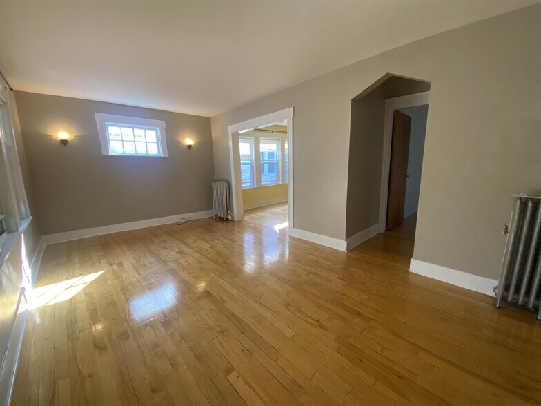 Building Photo - 15 Corinthian Rd