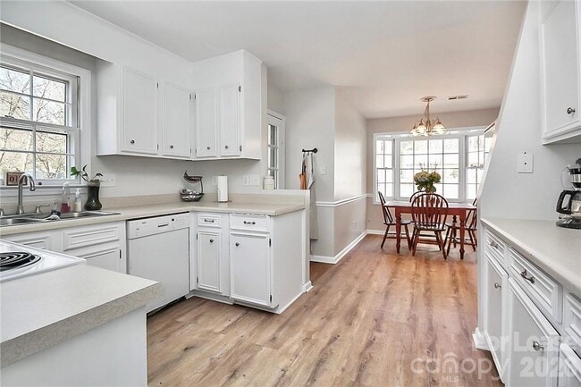 Building Photo - 8729 Timbercrest Cir