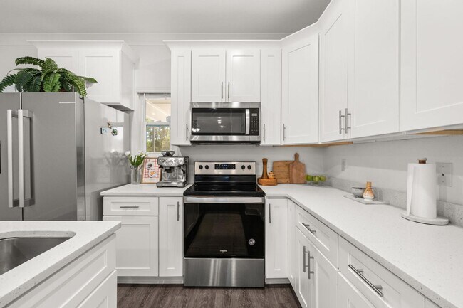 Building Photo - 338 N Sand Palm Rd