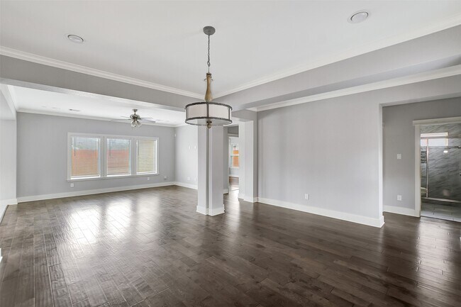 Building Photo - 315 Tilden Dr