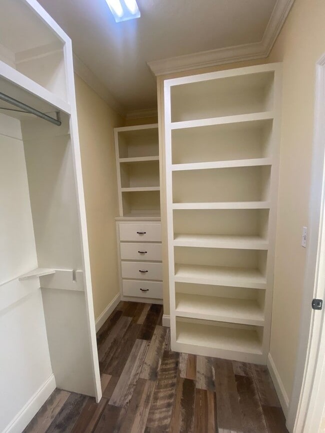 Building Photo - 314 Romar Pl