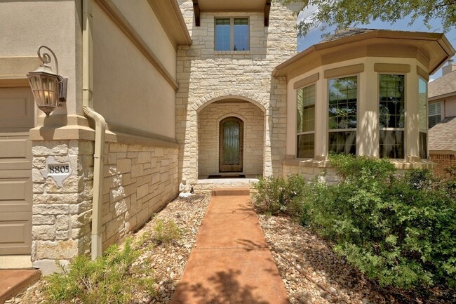 Building Photo - Fully Furnished Modern Home in Rocky Creek!