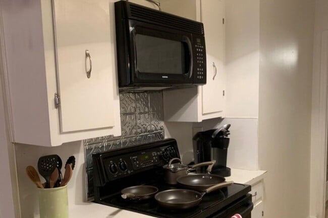Building Photo - Convenient 3-Bed, 2.5-Bath James Island Co...