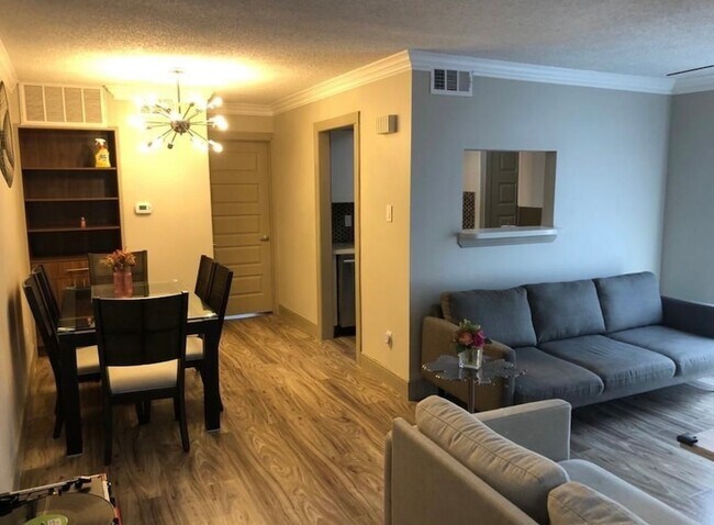 Building Photo - 6402 Del Monte Dr