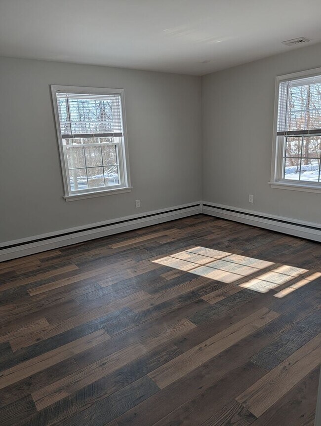 Building Photo - 619 W Kings Hwy