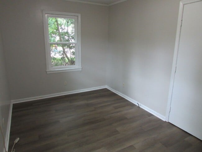Building Photo - Close to Downtown Sumter