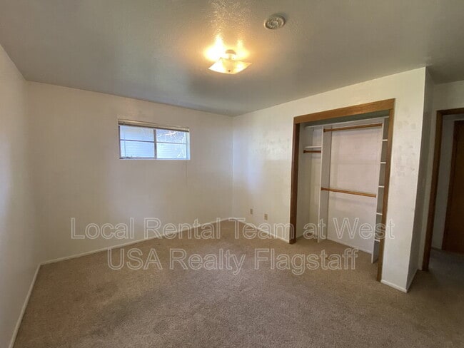 Building Photo - 2830 N Schevene Blvd