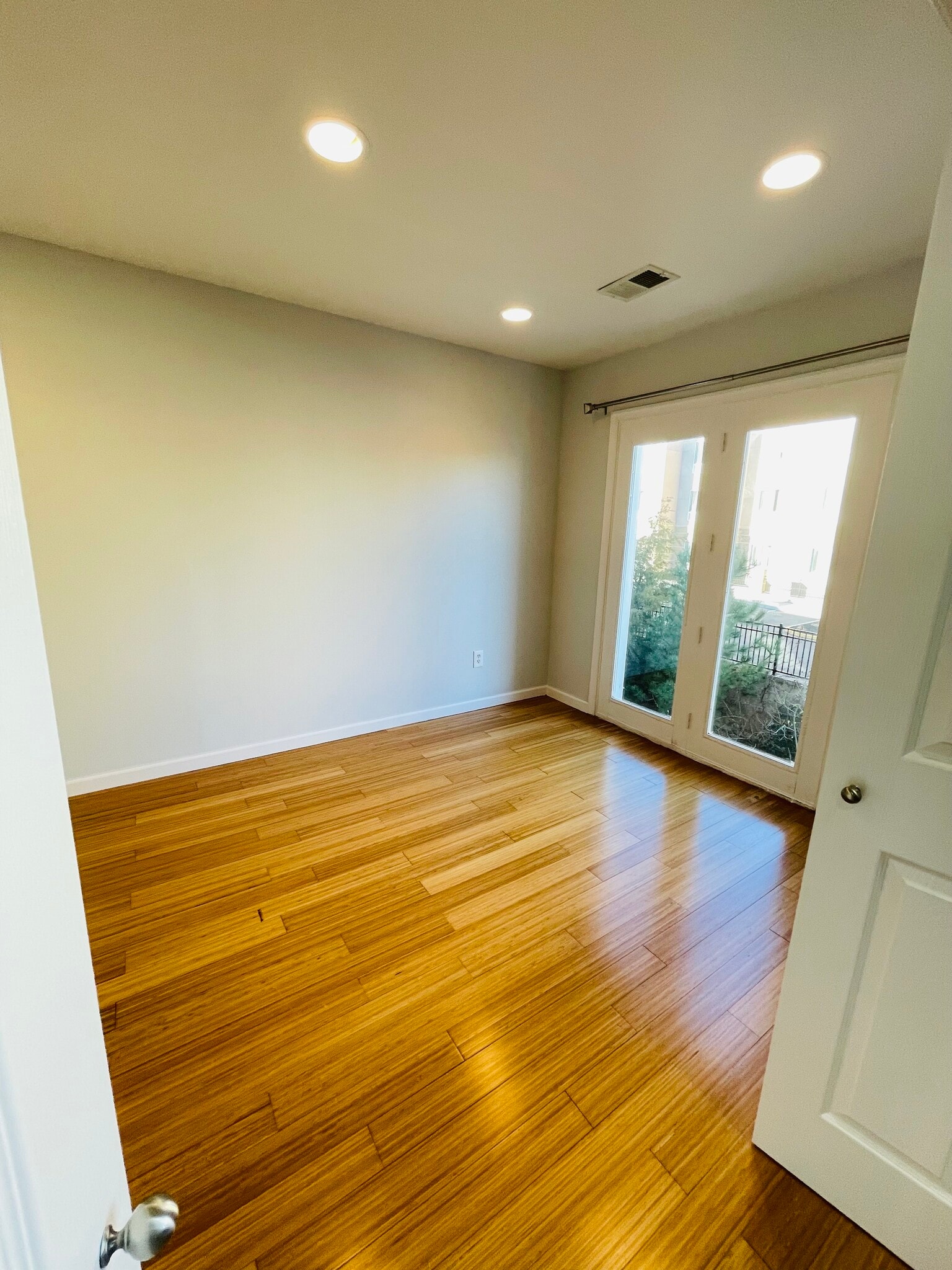 Den - 3rd bedroom - 6423 Richmond Hwy