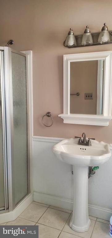 Building Photo - 357 Fir St