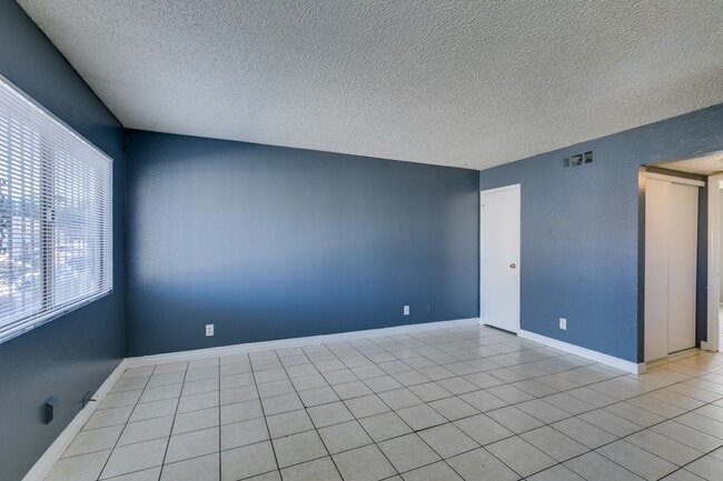 Building Photo - 1641 N Lamont St