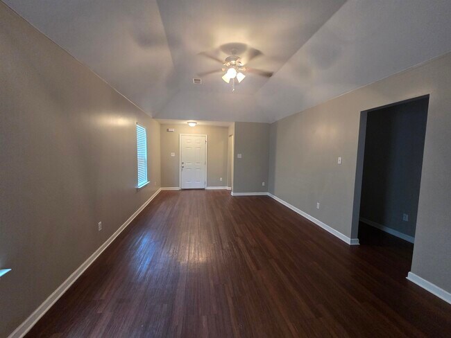 Building Photo - 1315 Crosstown Ct