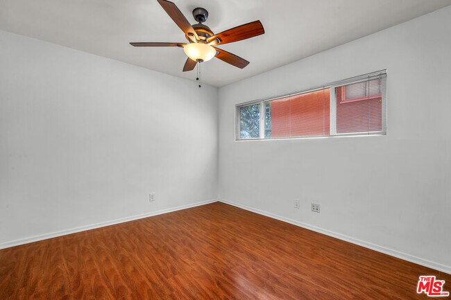 Building Photo - 1648 Edgecliffe Dr