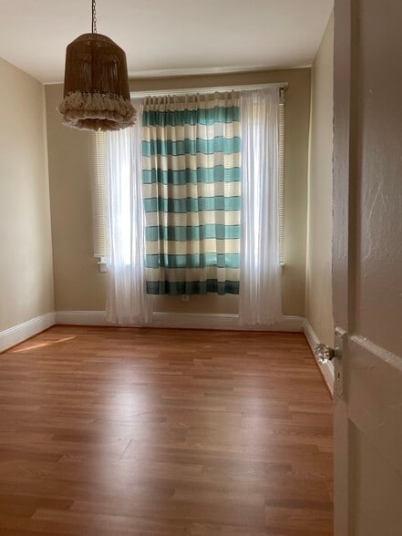 Bedroom - 2500 Linden Ave