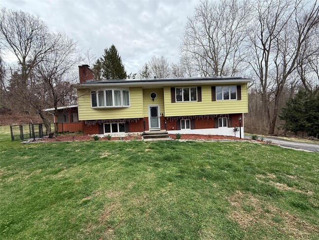 Primary Photo - 5 Brook Ln