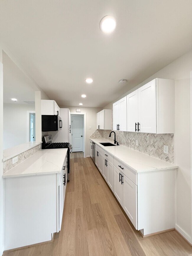 Building Photo - Spacious 3/2/1 w/ Study in Red Bluff Terrace (Pasadena)