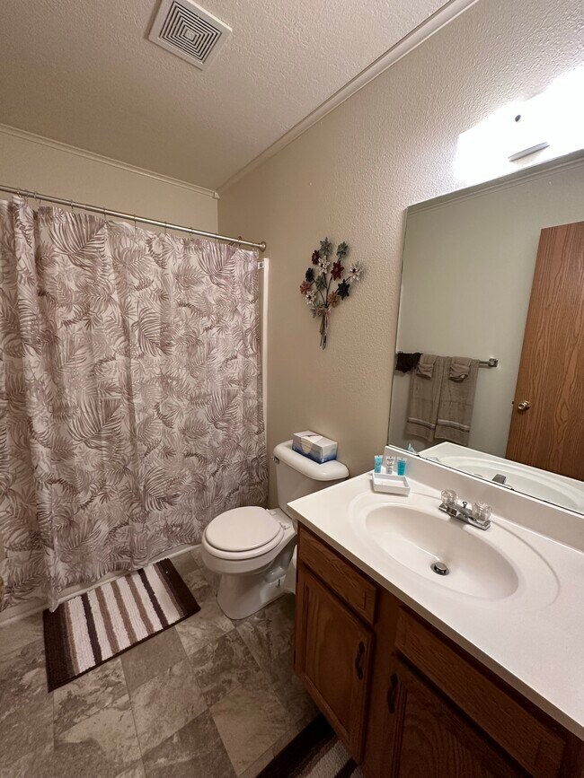 Building Photo - 601 W Scott St