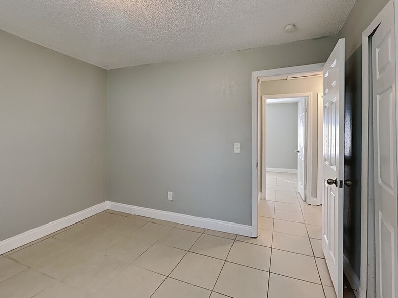 Building Photo - 907 19th St