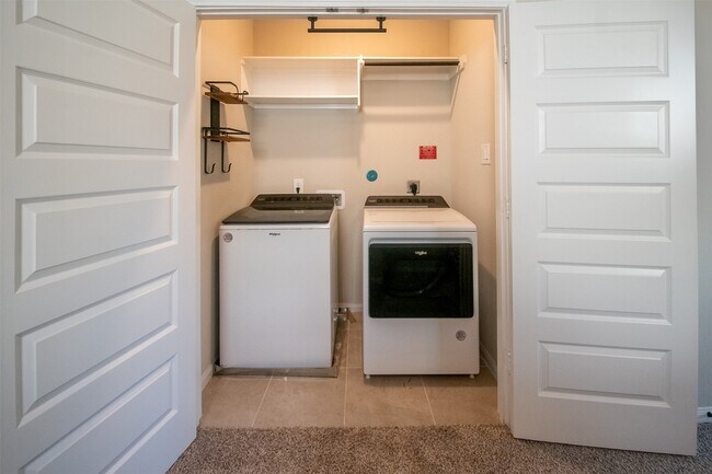 Building Photo - 16018 Oregon Oak Dr