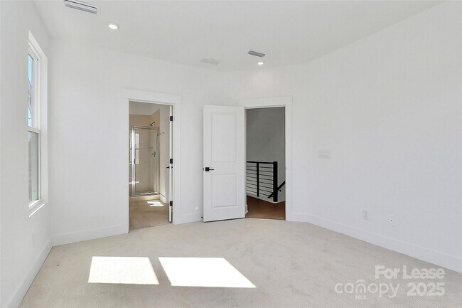 Building Photo - 1103 Kokomo Ln