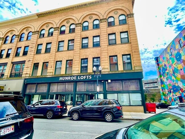 Building Photo - 49 Munroe St