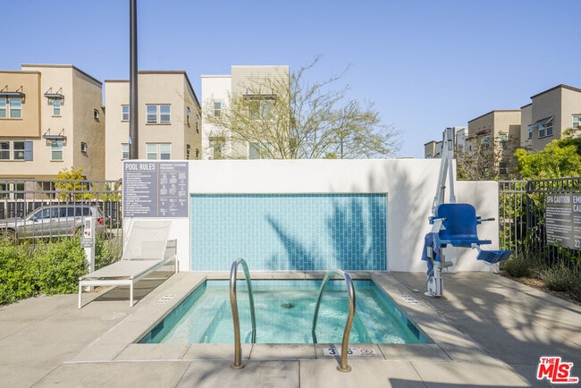 Building Photo - 756 Daniel Freeman Cir