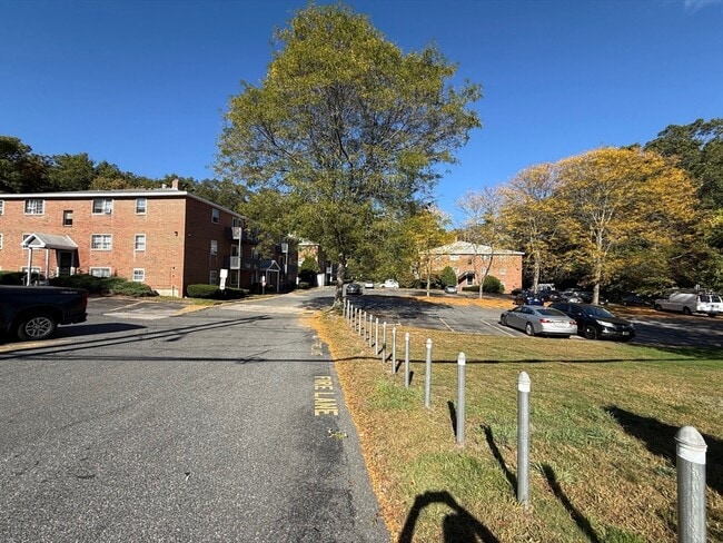 Building Photo - 302 Boston Post Rd E
