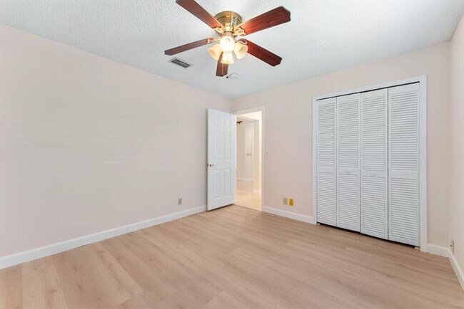 Building Photo - 5333 Pine Cir