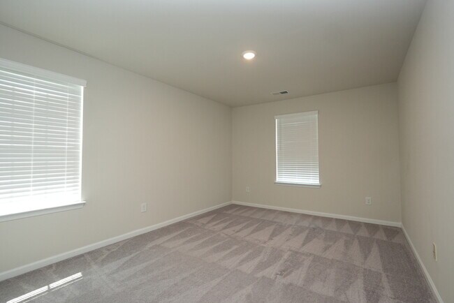 Building Photo - Spacious 4-Bedroom Home with Modern Comforts