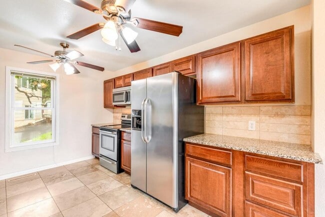 Building Photo - 703 Orion Dr