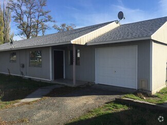 Building Photo - 2 bedroom 1 bath with 1 car garage