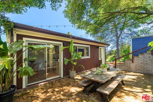 Building Photo - 19783 Valley View Dr