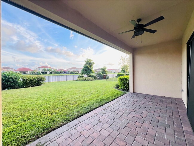 Building Photo - 12070 N Baypoint Cir