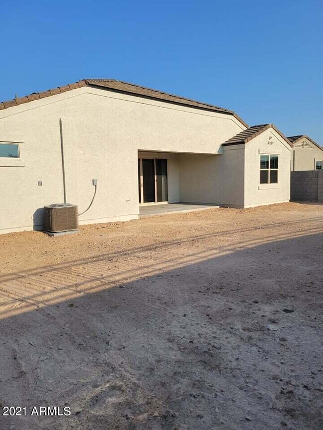 Building Photo - 3015 N Brooklyn Dr